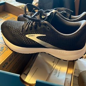 Brooks Revel 4 Black White Running Shoes Sneakers -  Women’s Size 6